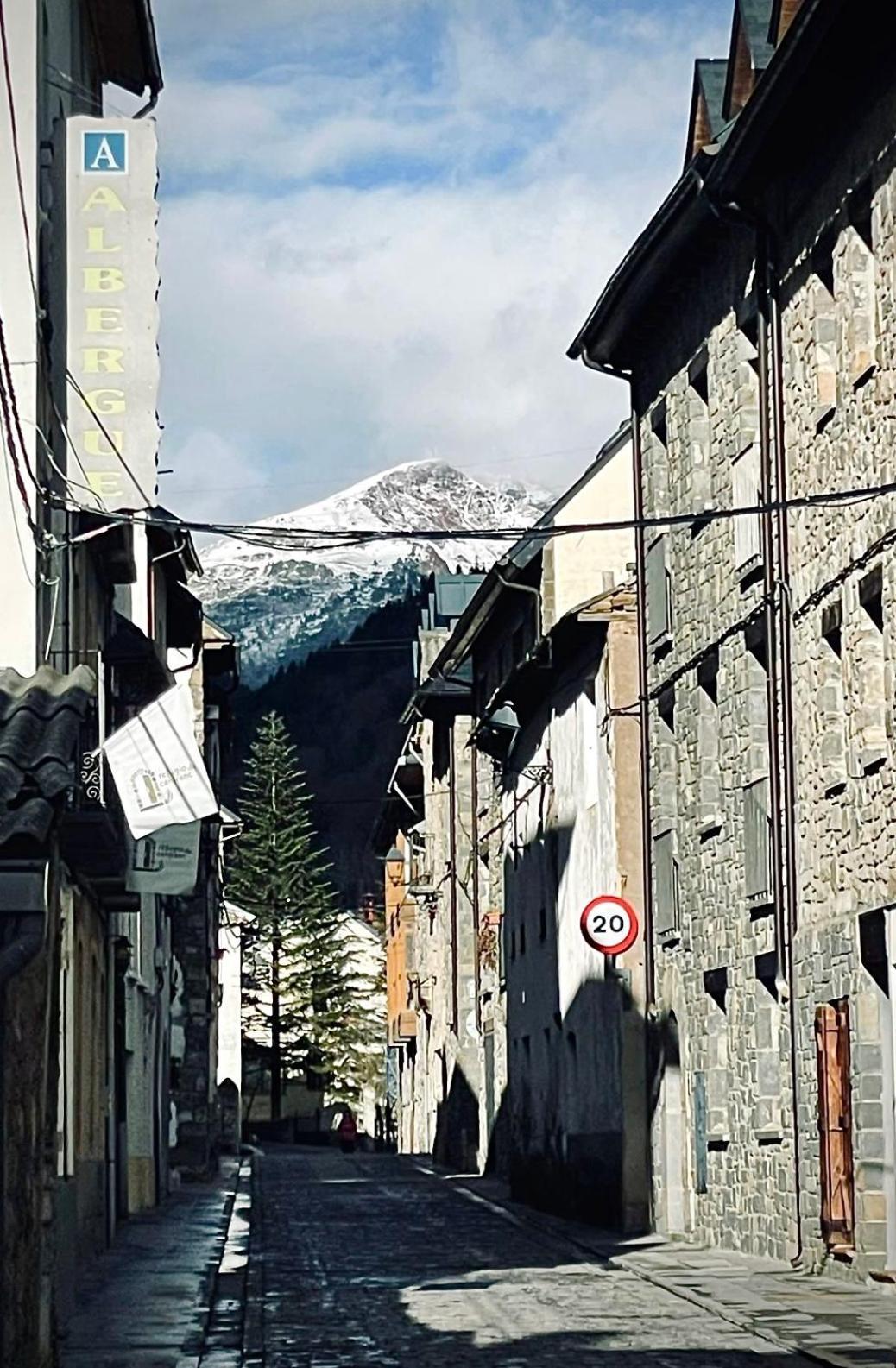 Apartahotel Canfranc Exteriör bild